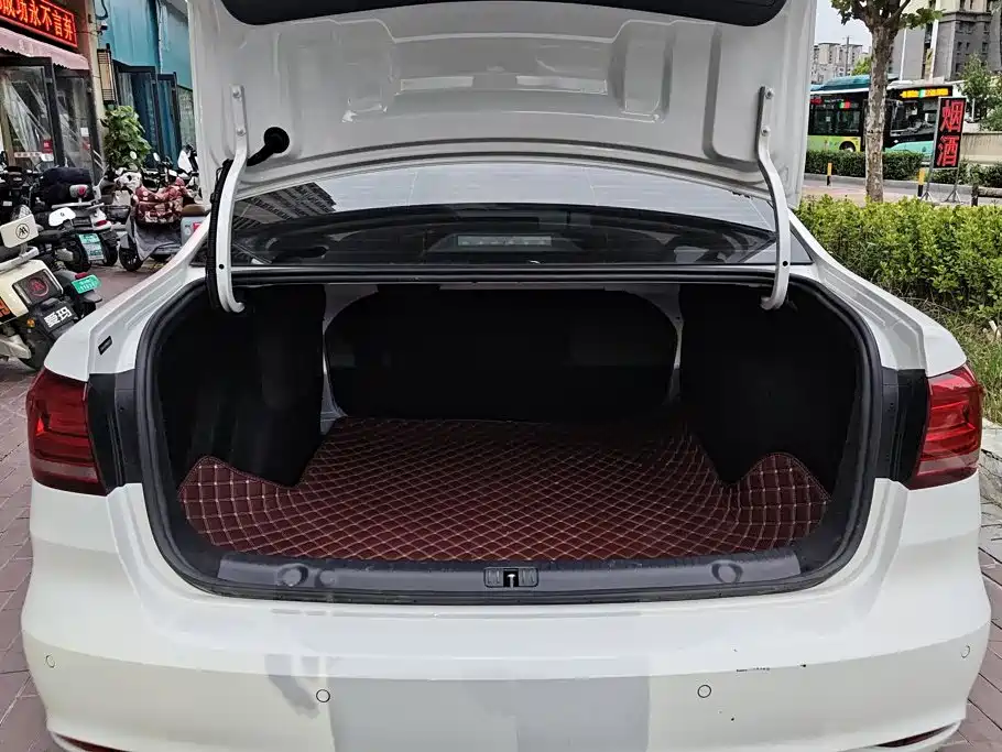 Volkswagen Lavida — миниатюра 4