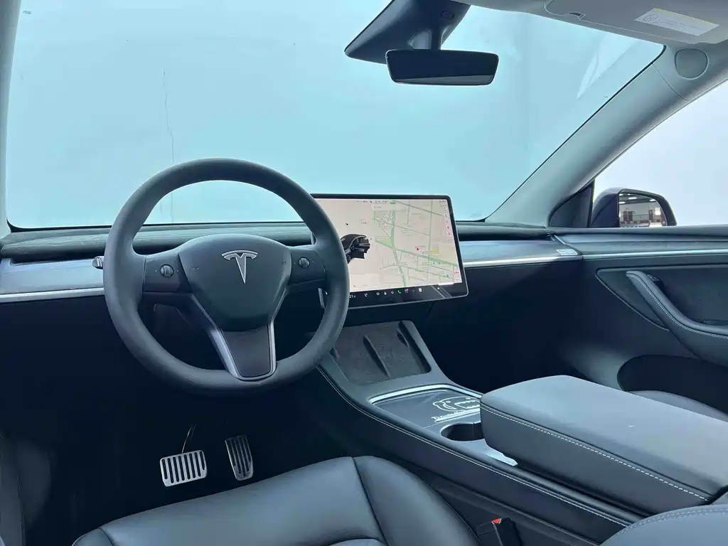 Tesla Model Y — миниатюра 11