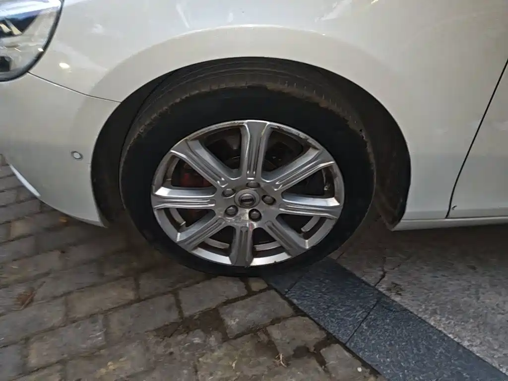 Volvo V40 — миниатюра 23