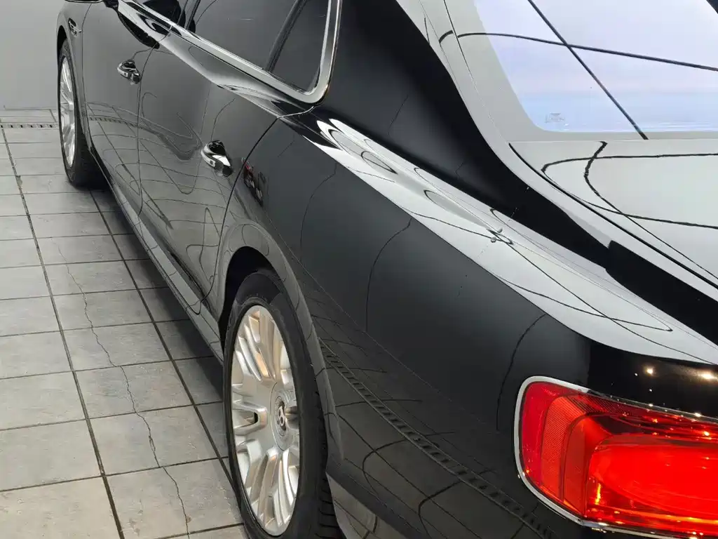 Bentley Flying Spur — миниатюра 8