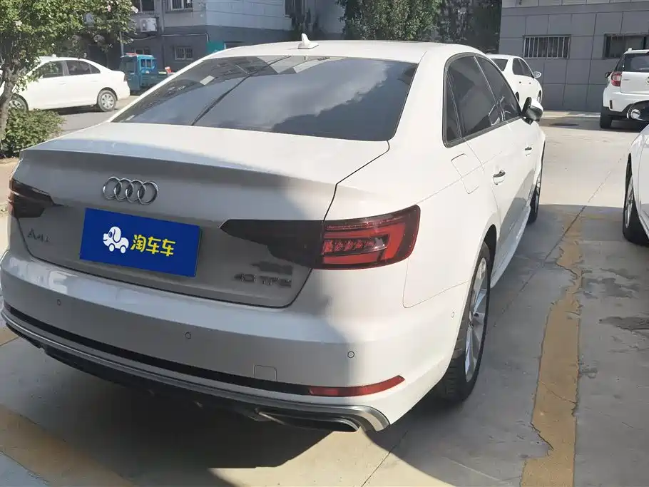 Audi A4L 2019 40 TFSI Fashion VI