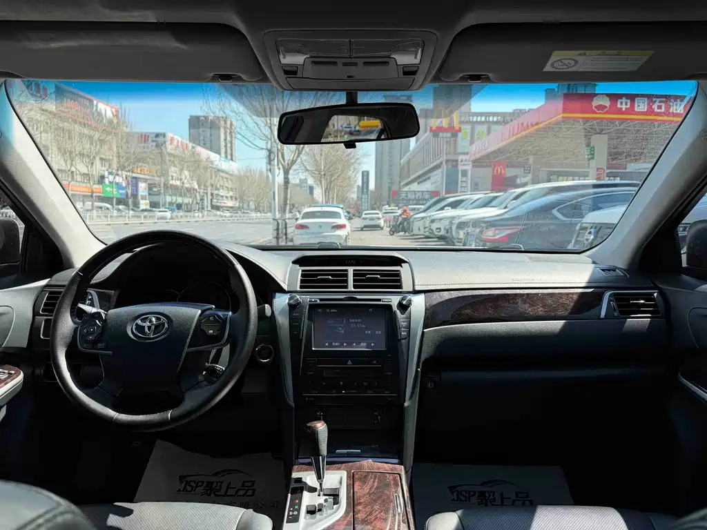 Toyota Camry 2016 2.5G Luxury