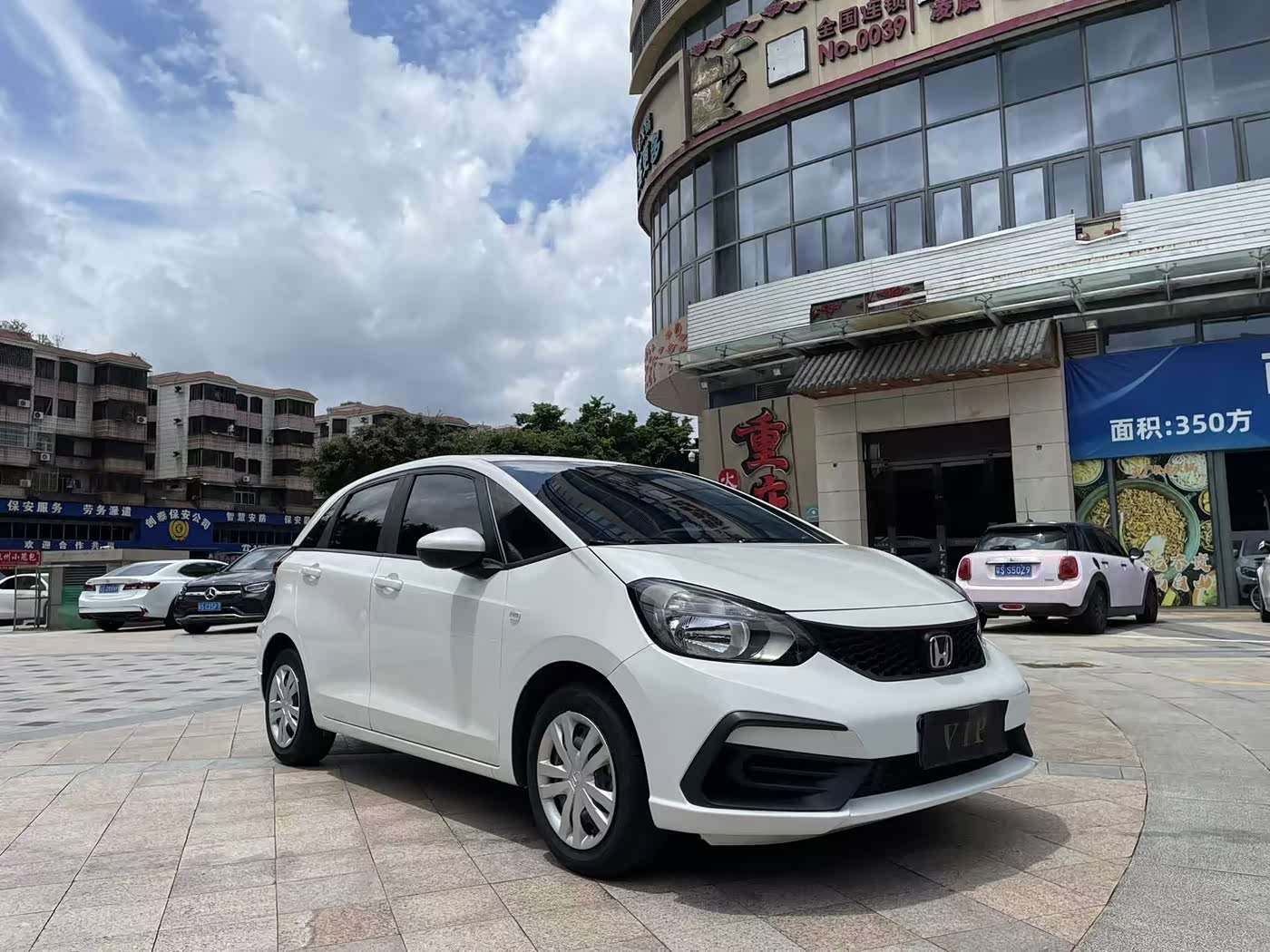 Honda Fit 1.5 л 2023 г. Белый, пробег 34000 км