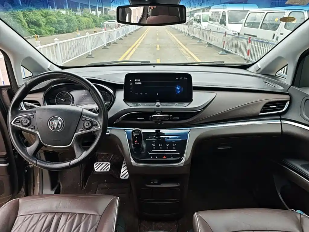 Buick GL8 — миниатюра 10