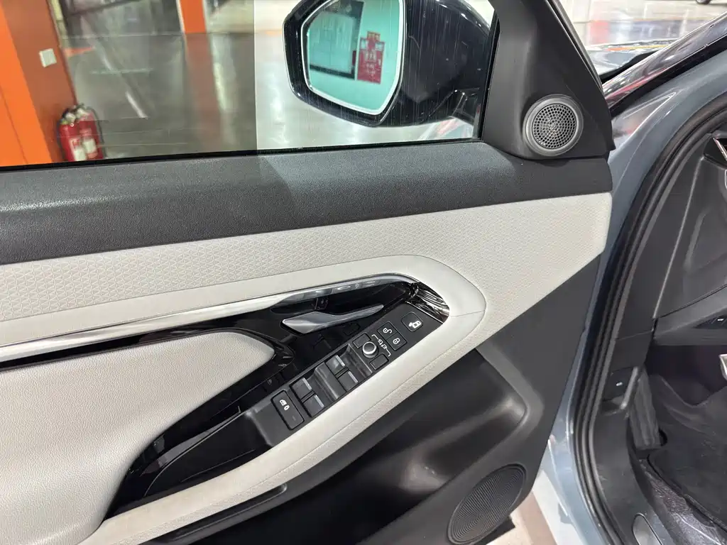 Land Rover Evoque — миниатюра 18