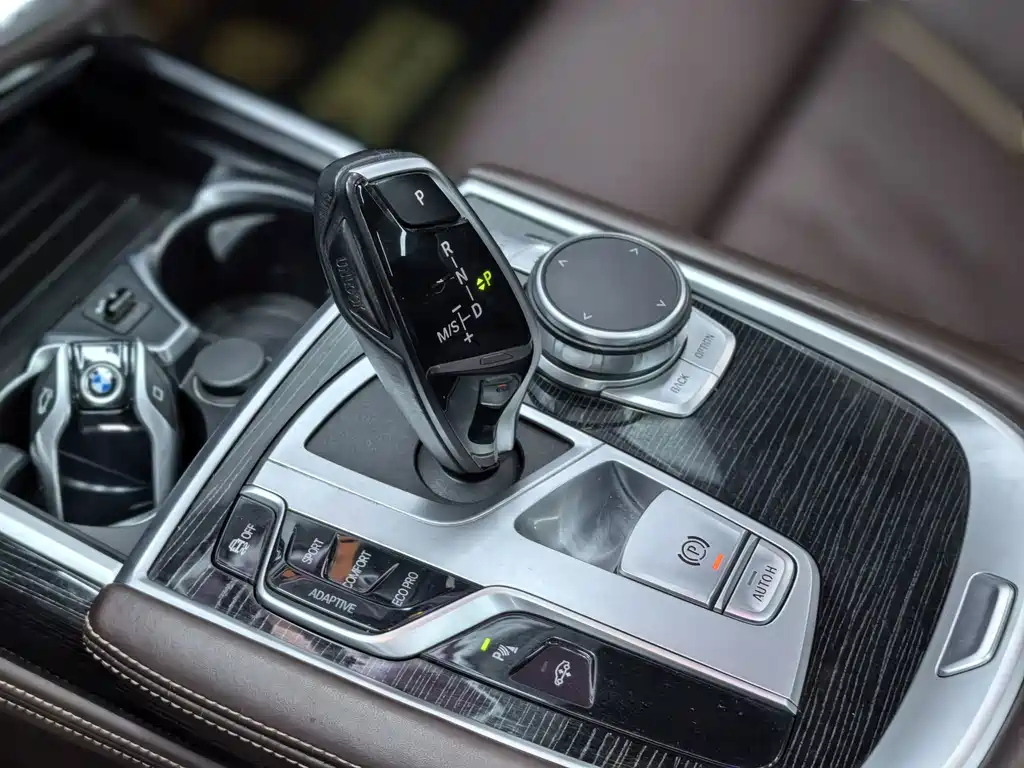 BMW 7 Series — миниатюра 16