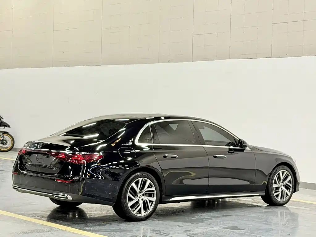 Mercedes-Benz E-Class 2024 — фото 10