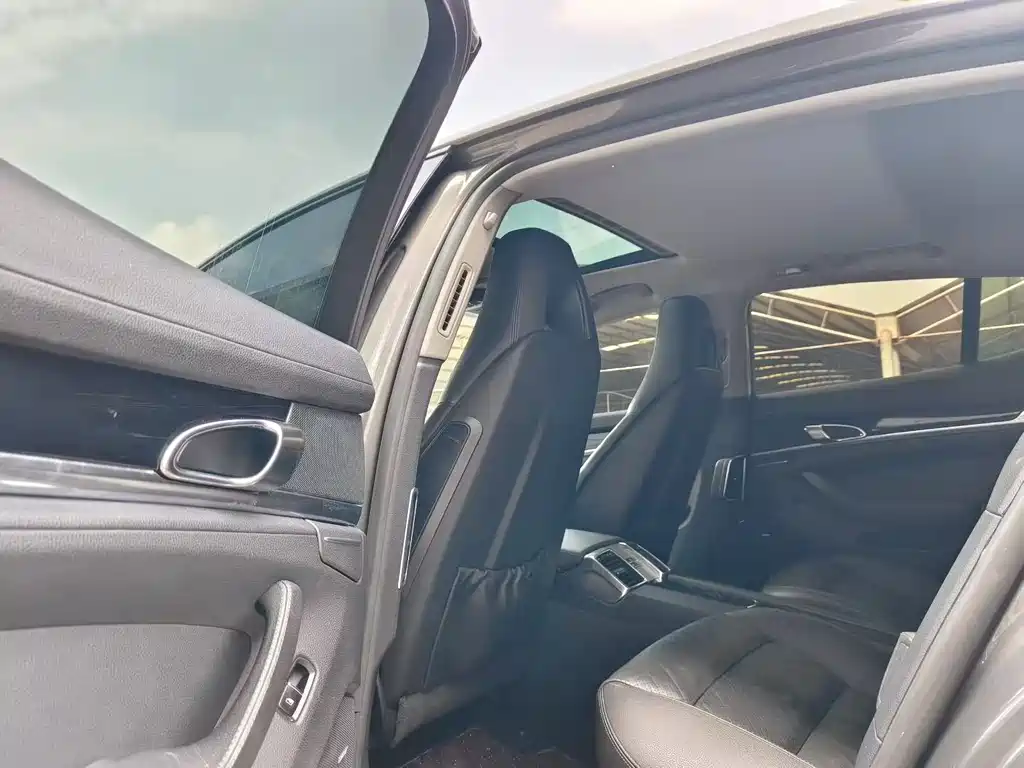 Porsche Panamera 2013 Panamera Platinum Edition 3.6L