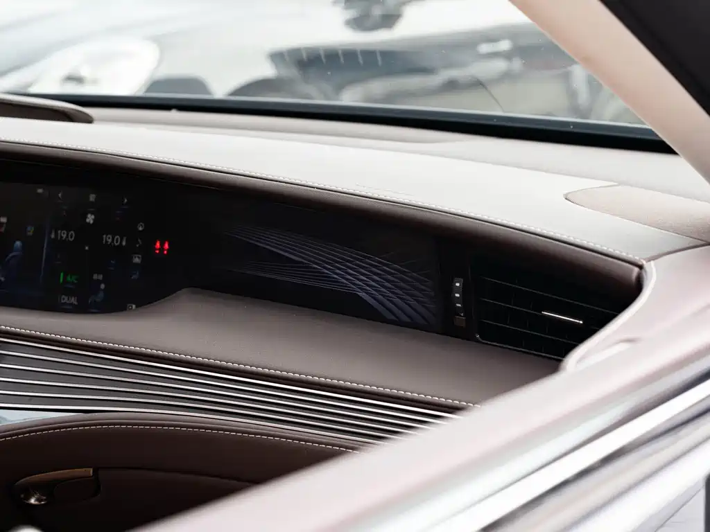 Lexus LS — миниатюра 22