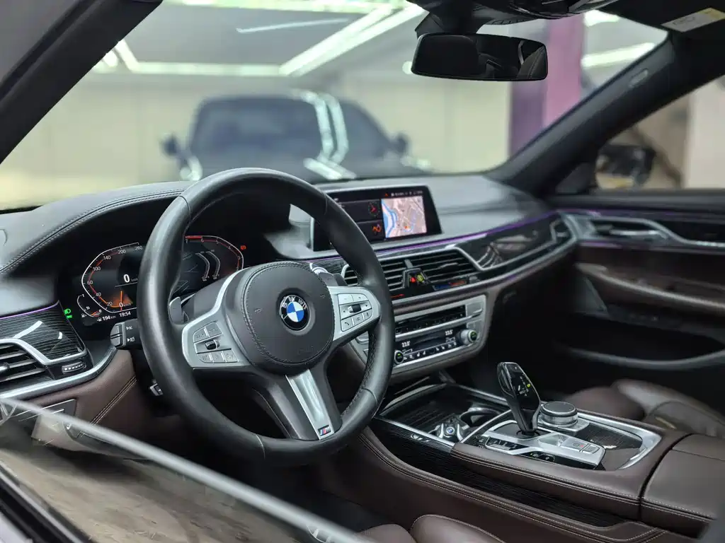BMW 7 Series — миниатюра 26
