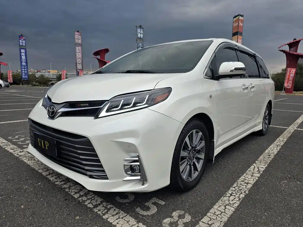 Toyota Sienna — миниатюра 2