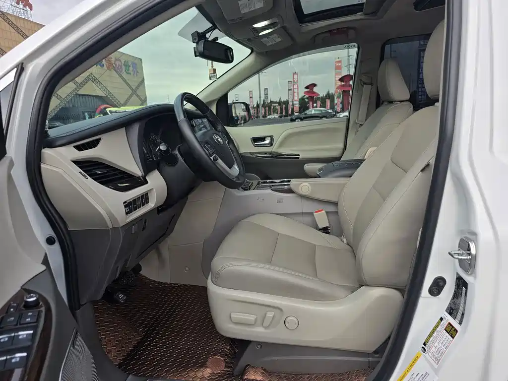 Toyota Sienna — миниатюра 13