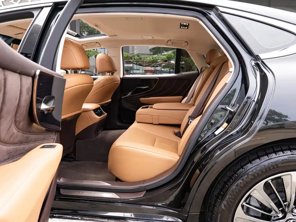 Lexus LS — миниатюра 10