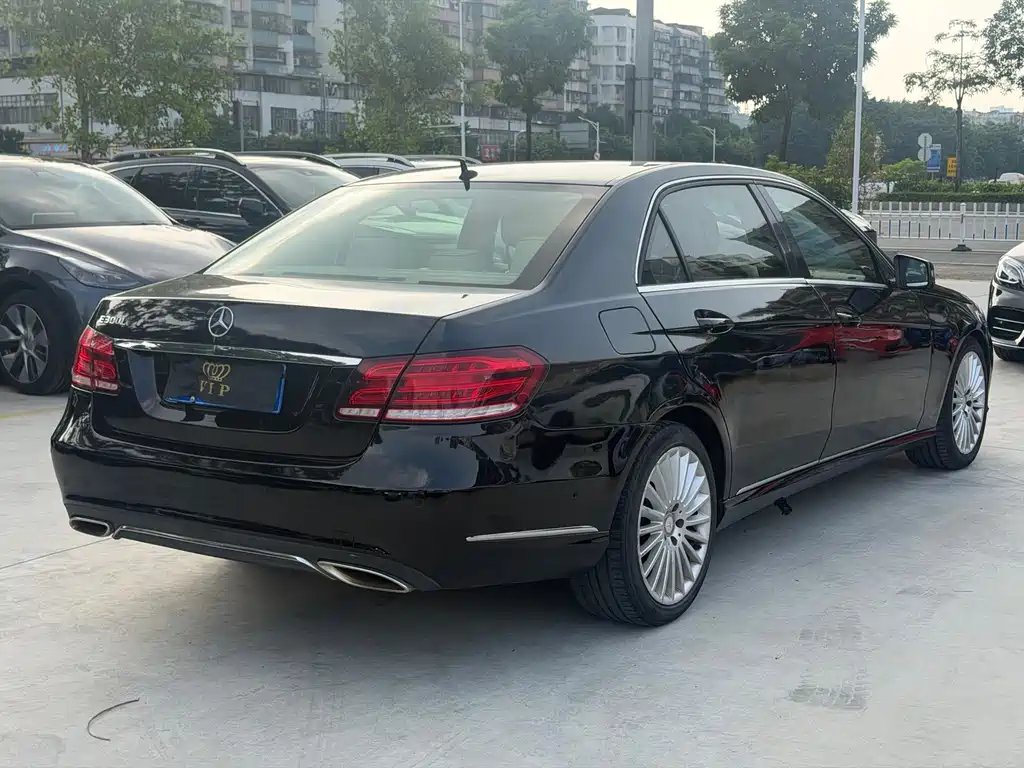 Mercedes-Benz E-Class — миниатюра 6
