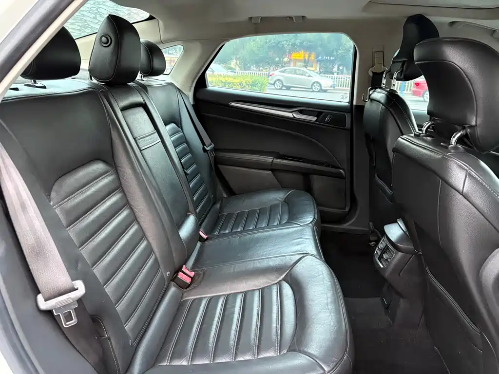 Ford Mondeo — миниатюра 10
