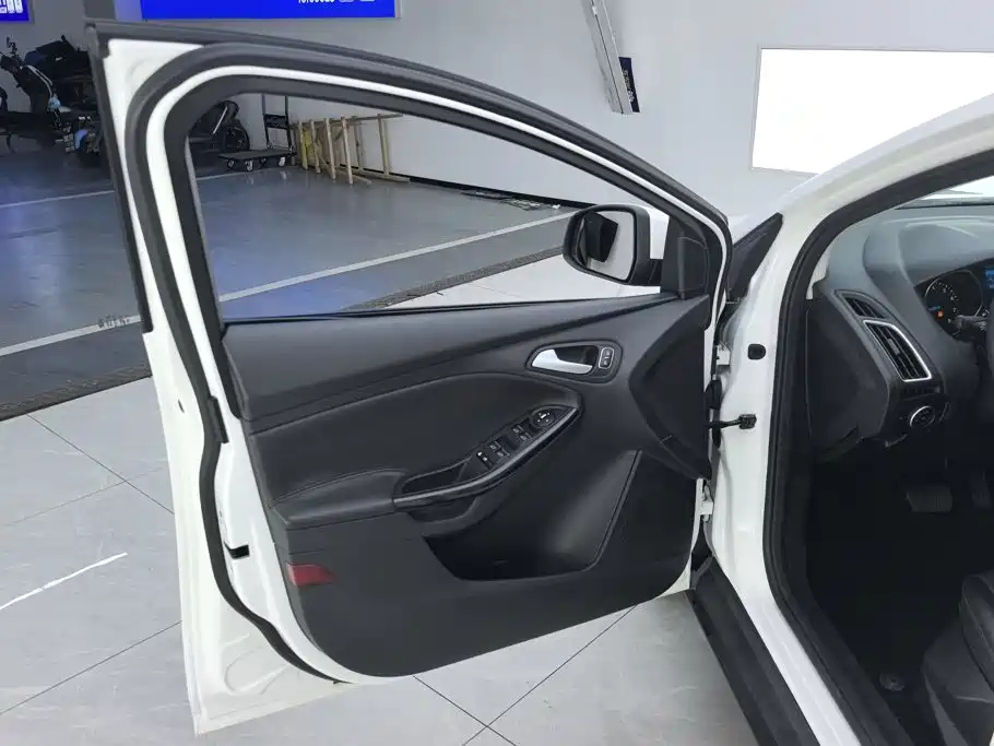 Ford Focus — миниатюра 7