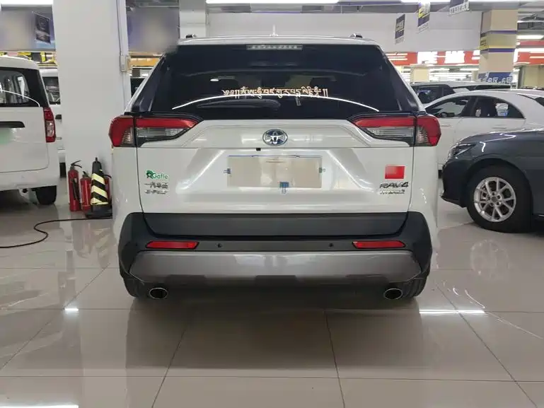 Toyota RAV4 — миниатюра 6