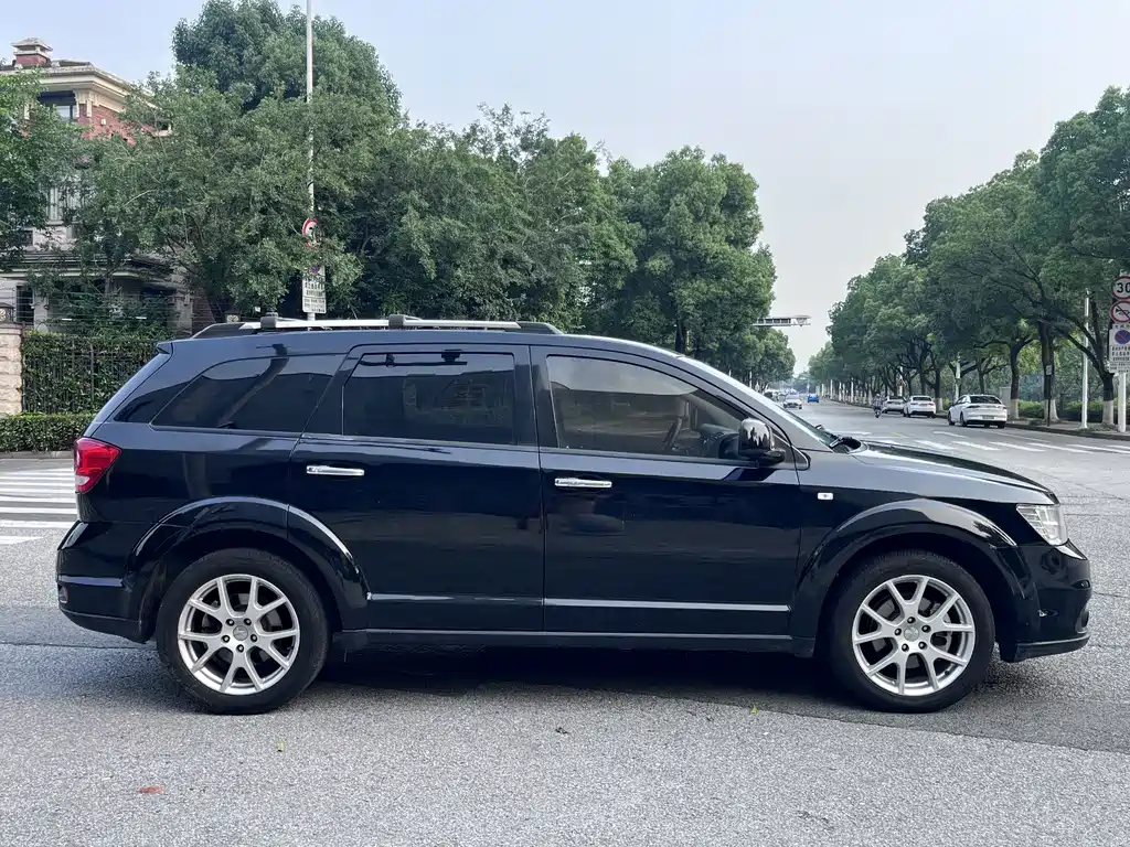 Dodge Journey 2.4L 2WD Premium Fashion Edition, фото 6