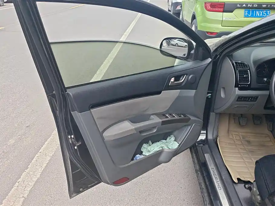 Geely Emgrand 2013 1.5L MT