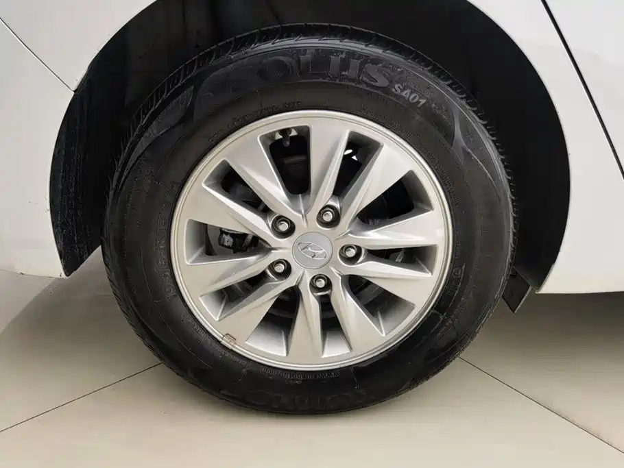 Hyundai Elantra — миниатюра 6