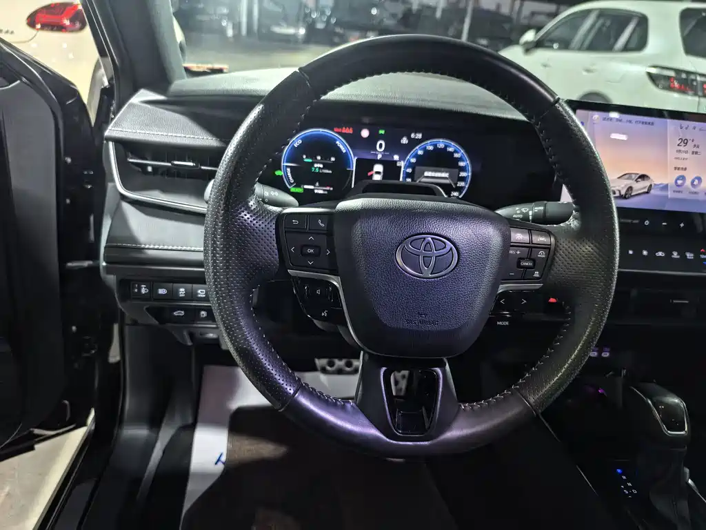 Toyota Camry — миниатюра 6