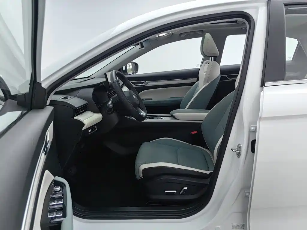 Geely L HiP — миниатюра 10