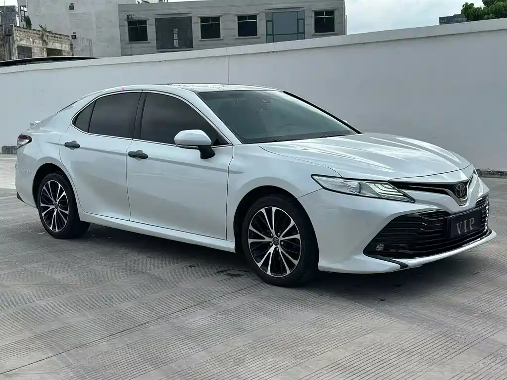 Toyota Camry — миниатюра 2