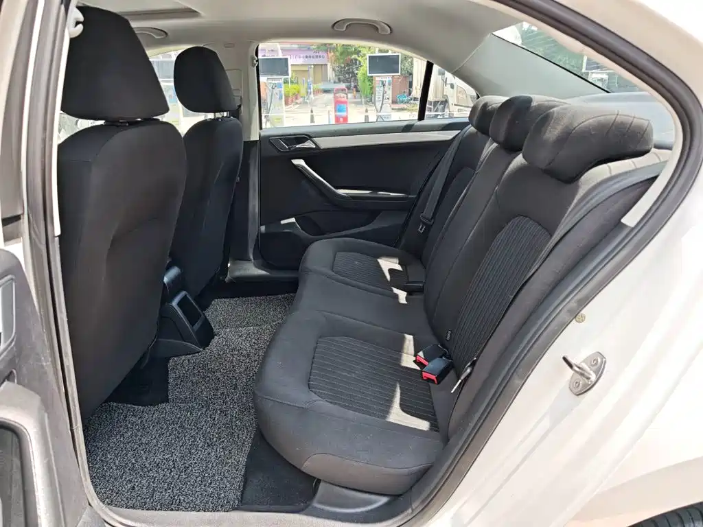 Volkswagen Jetta — миниатюра 23