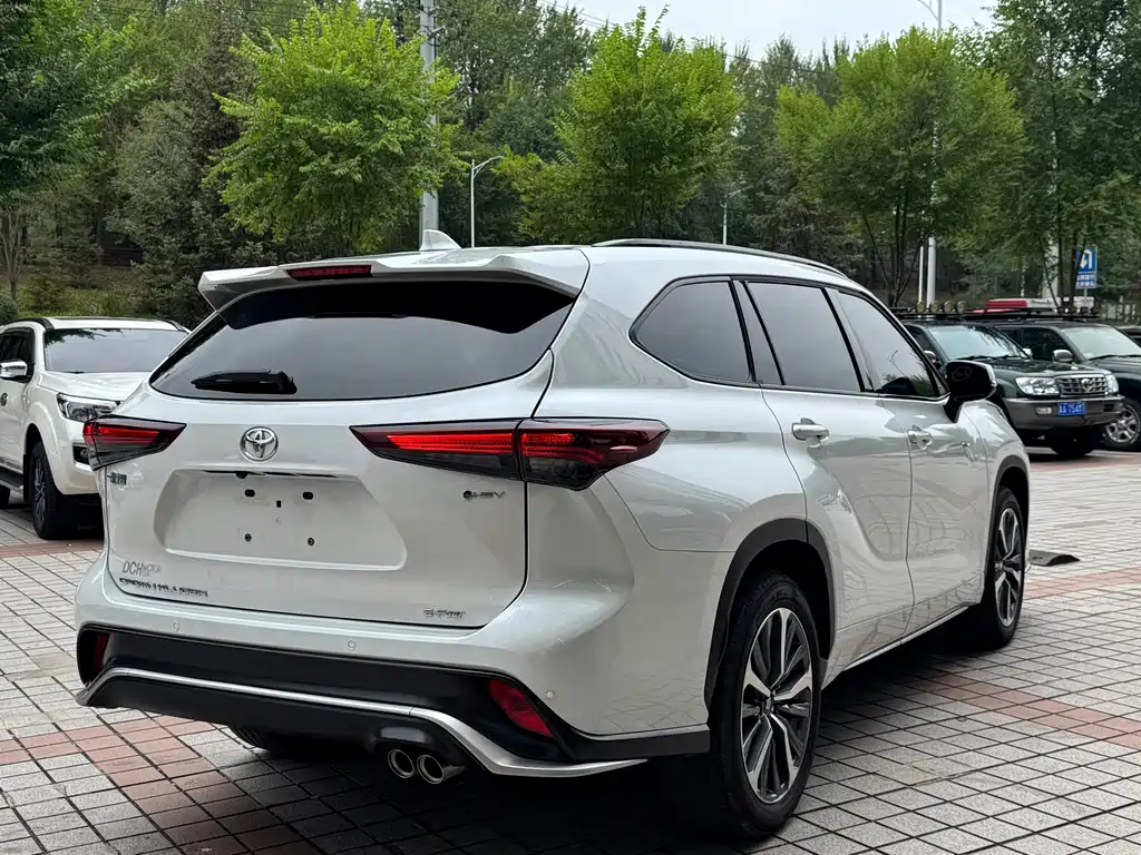 Toyota Crown Kluger — миниатюра 17