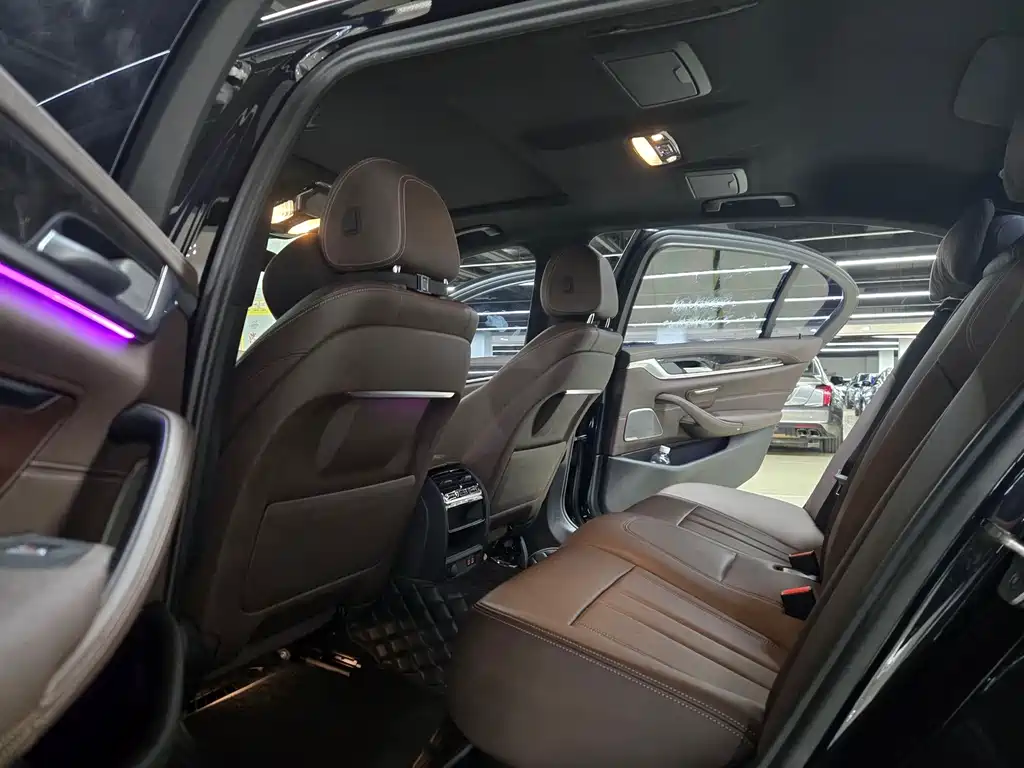 BMW 5 Series — миниатюра 8