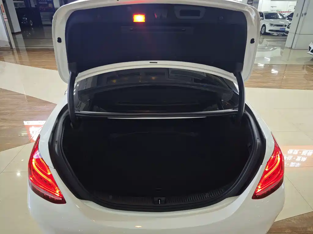Mercedes-Benz C-Class — миниатюра 10