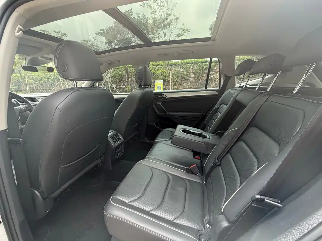 Volkswagen Tiguan L PHEV — миниатюра 6