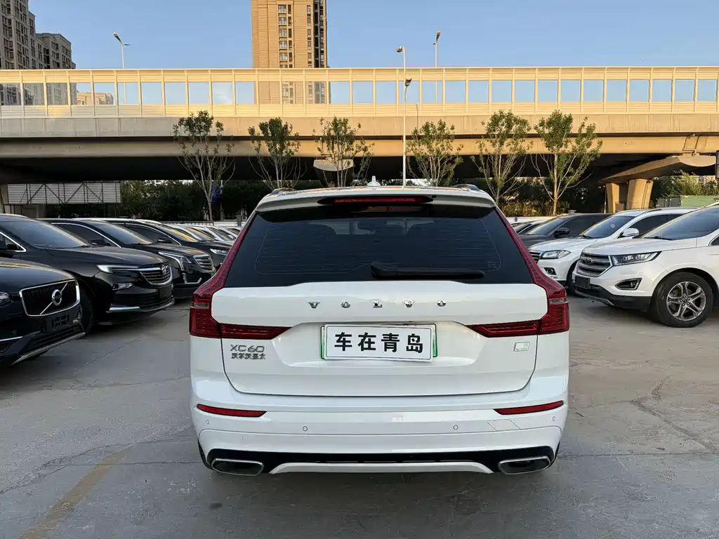 Volvo XC60 PHEV — миниатюра 10