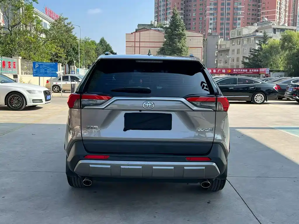 Toyota RAV4 — миниатюра 8