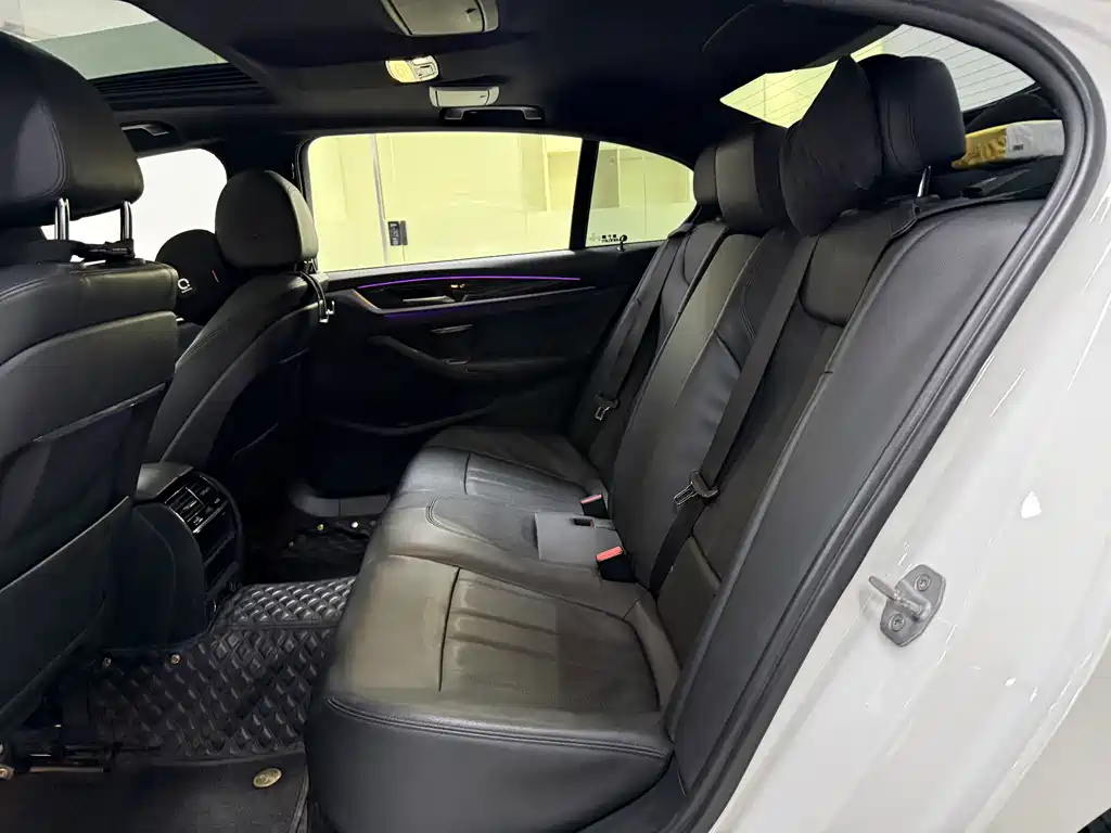 BMW 5 Series — миниатюра 14