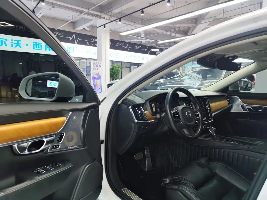 Volvo S90 — миниатюра 5