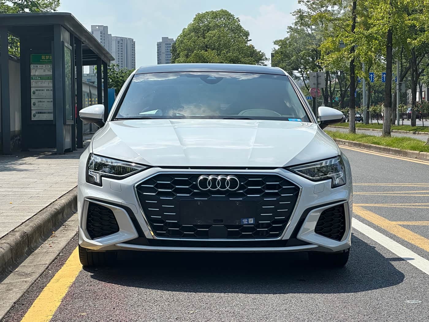 Audi A3 1.4 л 2023 г. Белый, пробег 18000 км