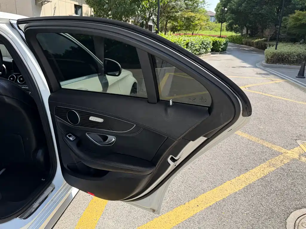 Mercedes-Benz C-Class — миниатюра 12