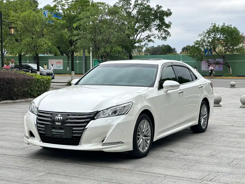 Купить Toyota Crown