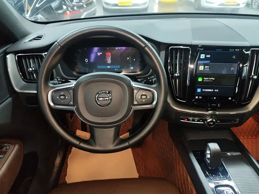 Volvo XC60 - фото 11