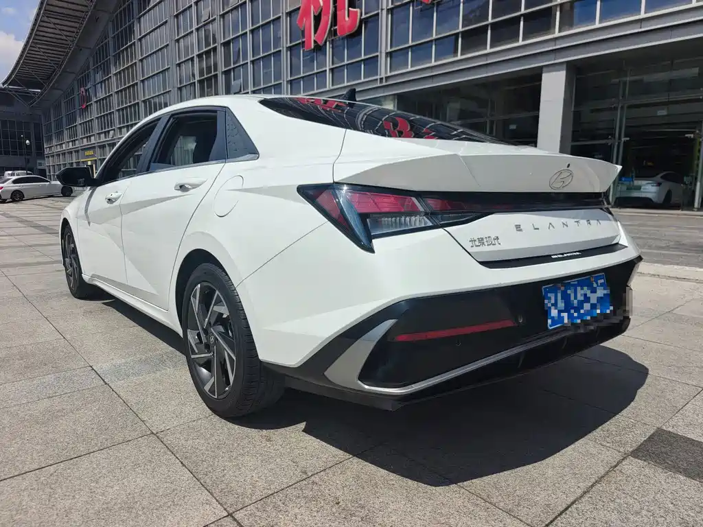 Hyundai Elantra — миниатюра 3