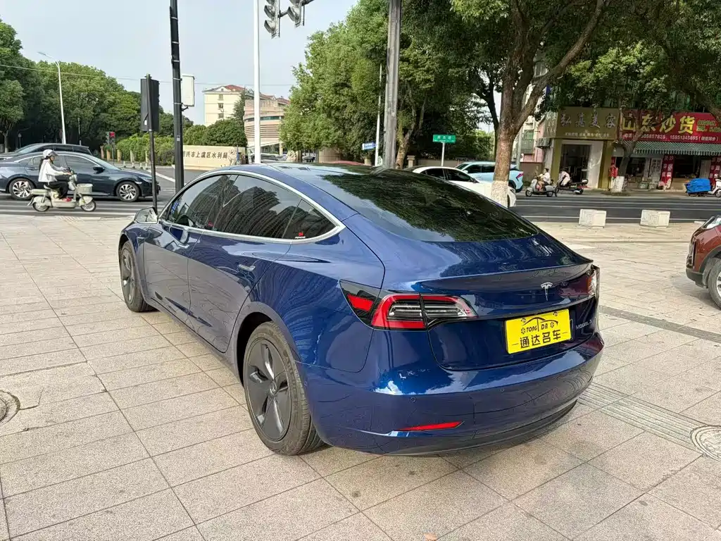 Tesla Model 3 — миниатюра 9