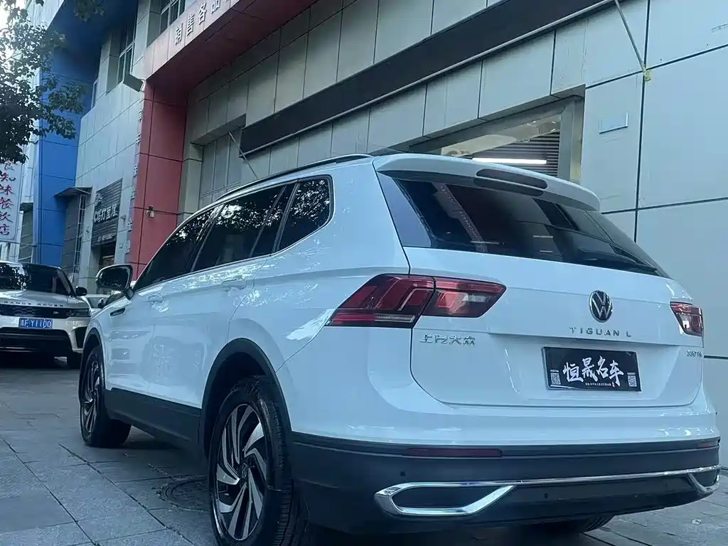 VOLKSWAGEN TIGUAN L