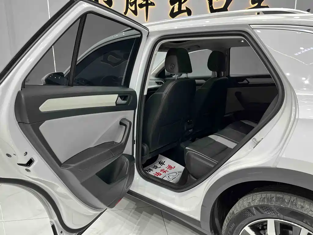 VOLKSWAGEN T ROC EXPLORING SONGS