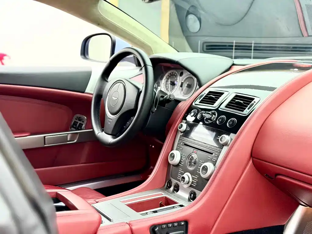 Aston Martin DB9 — миниатюра 15