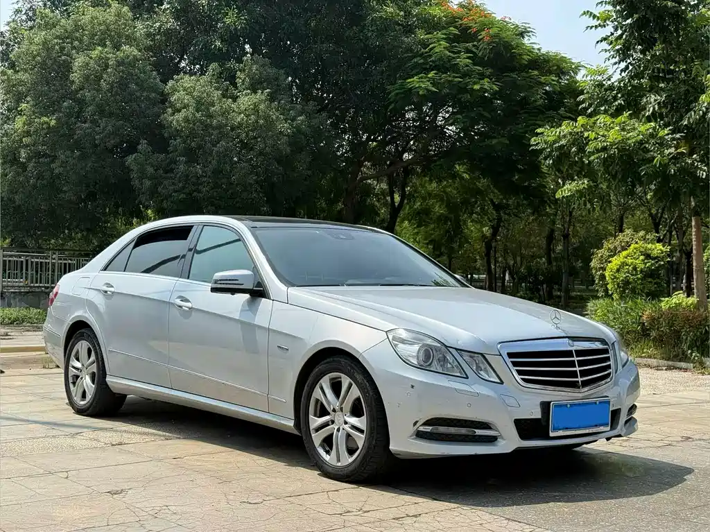 Mercedes-Benz E-Class — миниатюра 3