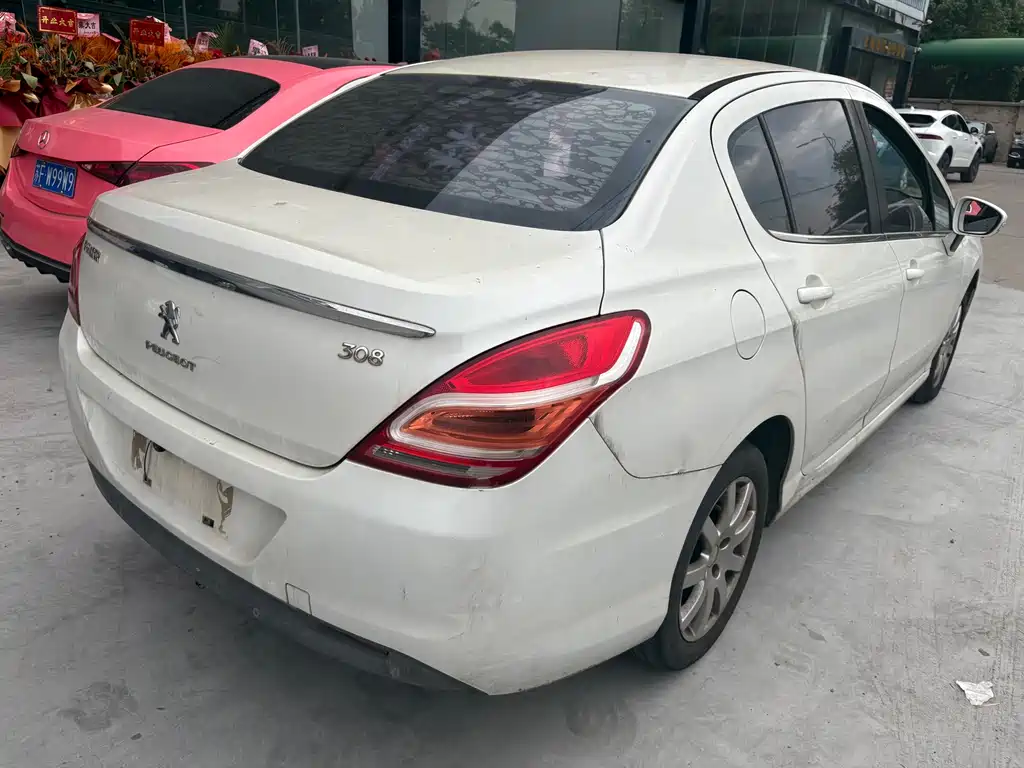 Peugeot 308 2014 1.6L MT