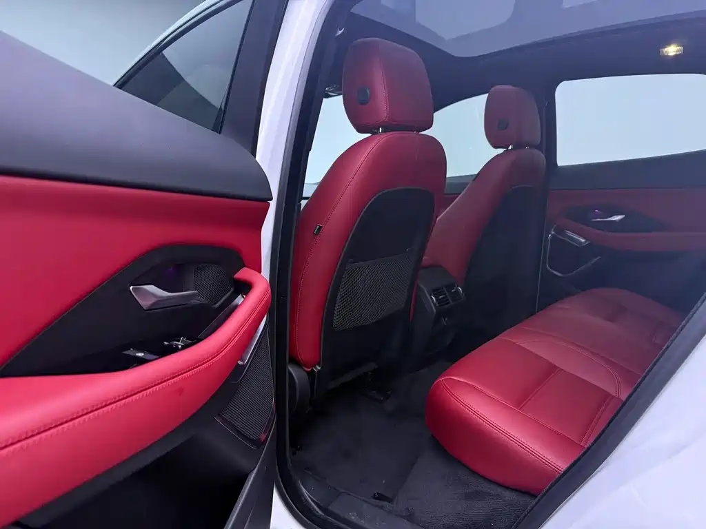 Jaguar E-PACE — миниатюра 8