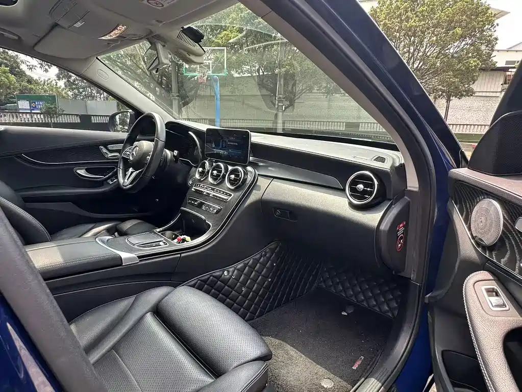 Mercedes-Benz C-Class — миниатюра 8