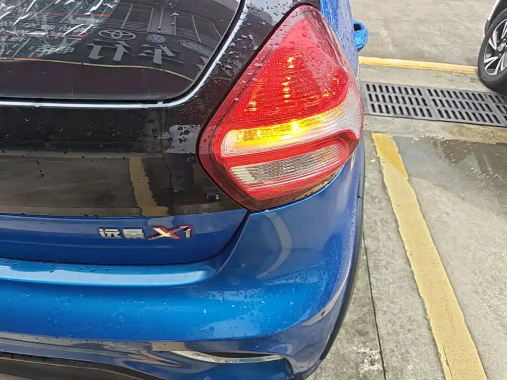 Geely Vision X1 — миниатюра 8